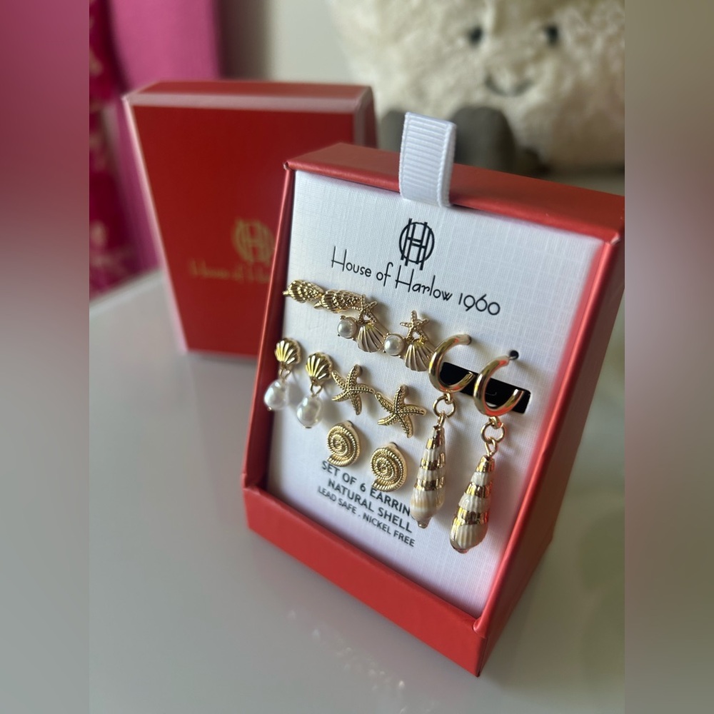 Viral House of Harlow 1960 Coastal Gold Shell Earring Set